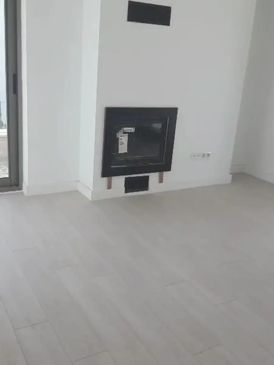 Kamin im Wohnraum der Gümüşlük-Villa
